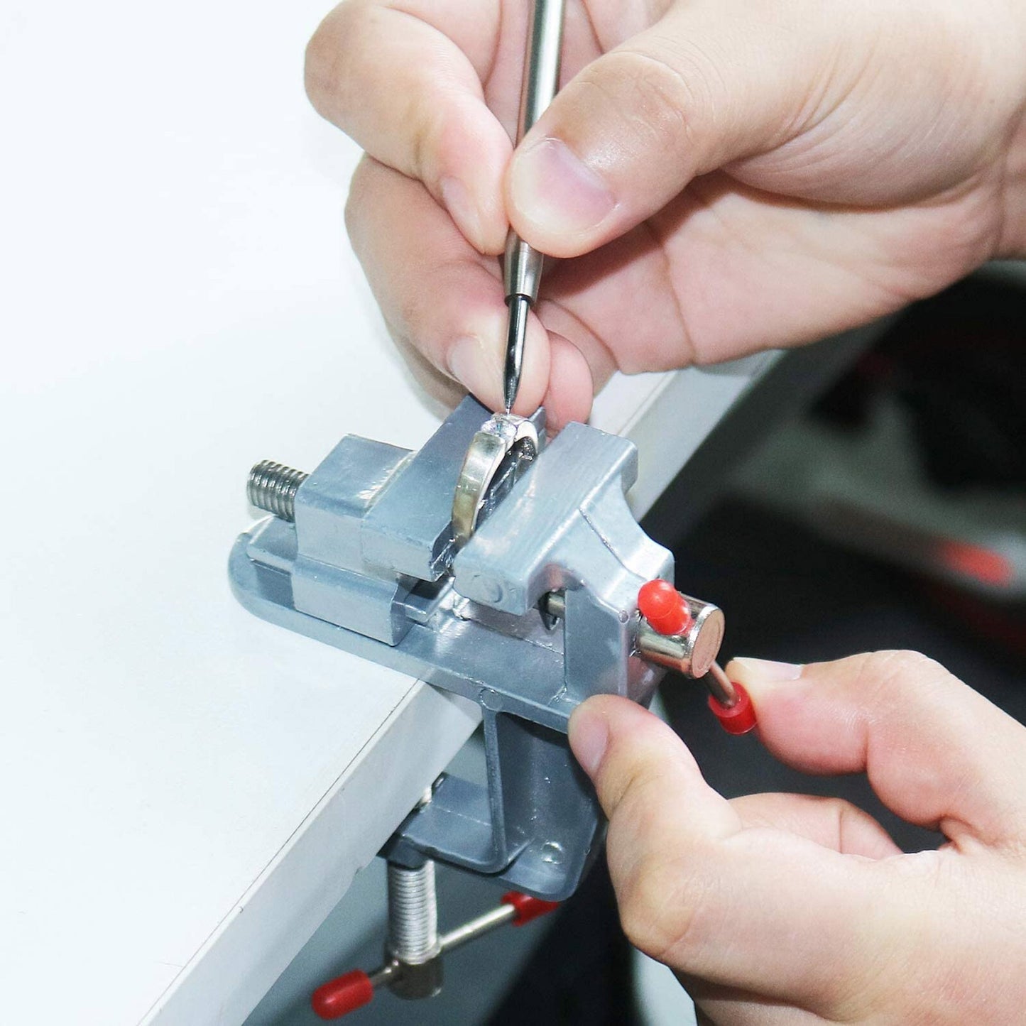 Premium Mini Table Vise - High-Quality Aluminum Alloy Clamp for Crafting and Jewelry Creation