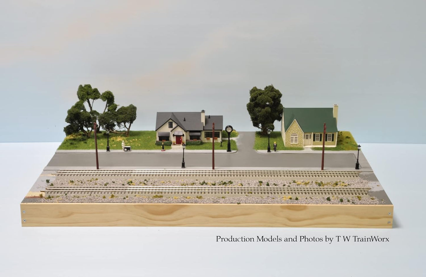 Lionel O Gauge Carnival People Accessory Set for Electric Model Trains