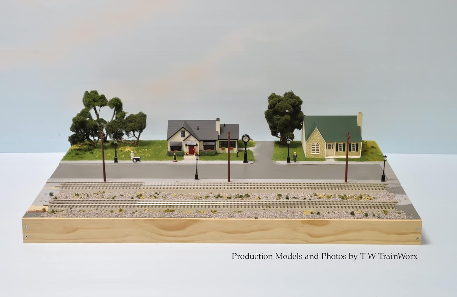 Lionel O Gauge Carnival People Accessory Set for Electric Model Trains