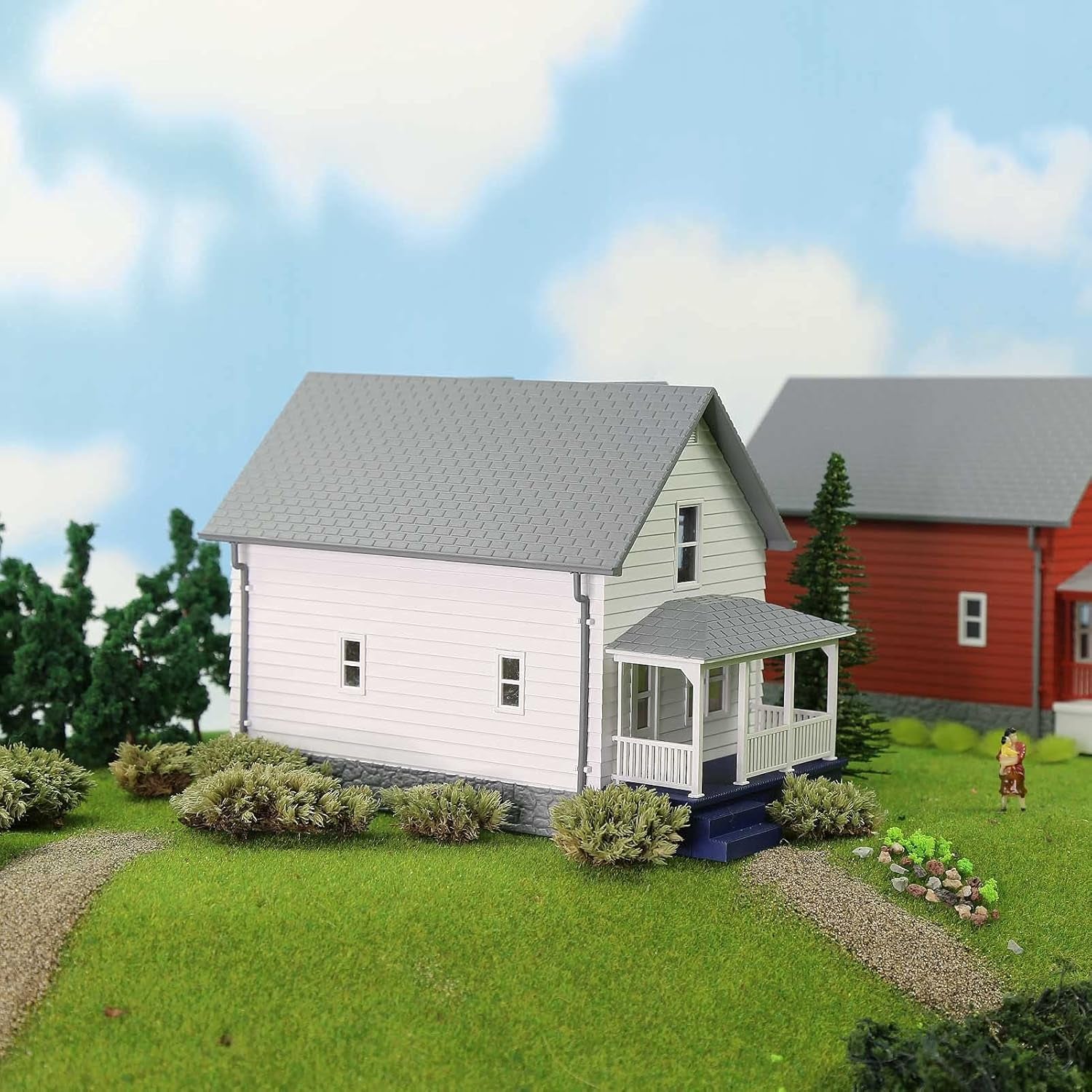 Modern N Scale 1:160 White Residential House Model - Perfectly Assembled for Your Train Layout Diorama