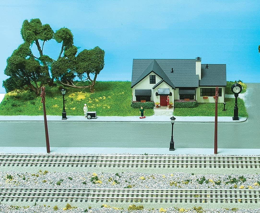 Lionel O Gauge Carnival People Accessory Set for Electric Model Trains